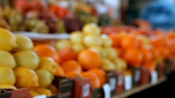 Hermosa vista dinámica de los alimentos frutas saludables — Vídeos de Stock