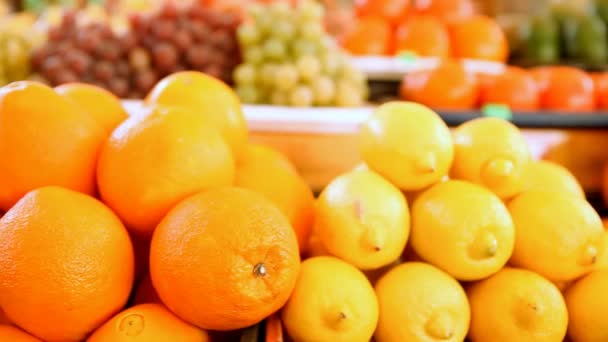 Bela vista dinâmica de alimentos de frutas saudáveis — Vídeo de Stock