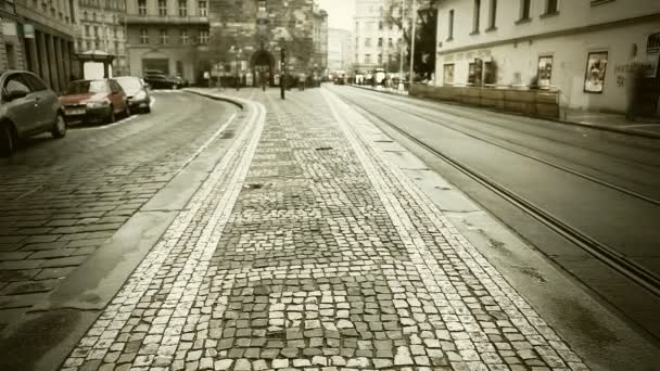 Praag - 24 december: mooie timelapse nacht uitzicht op de stad weg met auto's op 24 december 2012. — Stockvideo