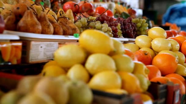 Frumoasă vedere dinamică a alimentelor sănătoase din fructe — Videoclip de stoc