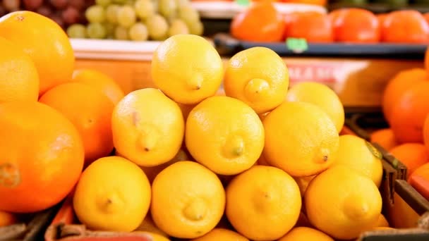 Hermosa vista dinámica de los alimentos frutas saludables — Vídeo de stock