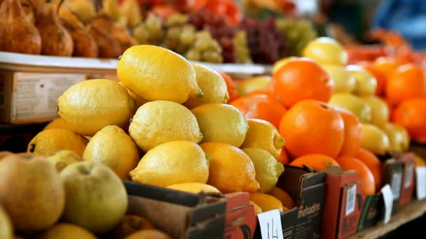 Hermosa vista dinámica de los alimentos frutas saludables — Vídeo de stock