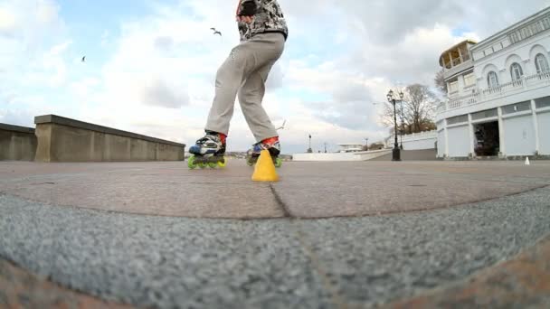 Paseos patines de ruedas — Vídeos de Stock