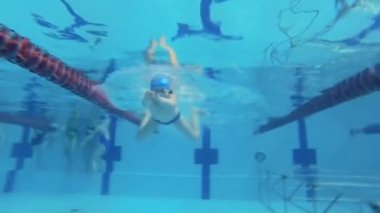 breaststorke stil Yüzme güzel sualtı görüntüleme