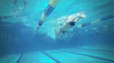 Kelebek stil Yüzme güzel sualtı görüntüleme
