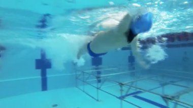 backstorke stil Yüzme güzel sualtı görüntüleme