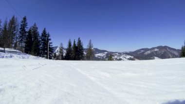 hareketli kamera görünümünü kayakçı dağların sürme