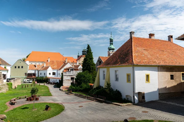 Koszeg Hungary Augeight 2021 View Jurisics Castle Yard People Walking — 스톡 사진