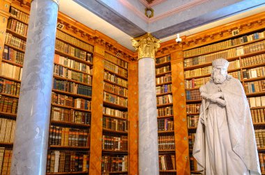 Pannonhalma Benedictine Manastırı Kütüphanesi.