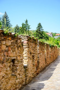 Macaristan 'ın Koszeg kentindeki Juricsis Kalesi' nin duvarları güneşli bir günde.