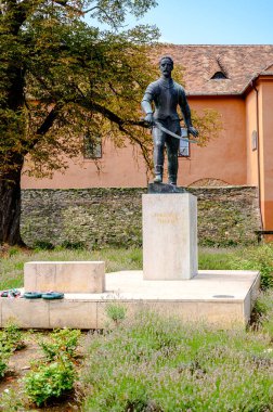 Güneşli bir günde Koszeg Macaristan 'da Jurisic Mikls Heykeli