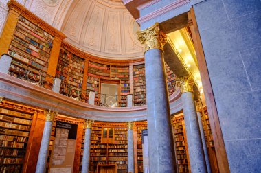 PANNONHALMA, HUNGARY - 13 Ağustos 2021: Pannonhalma Benedictine Manastırı, Macaristan
