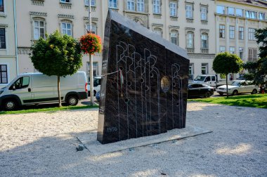 SOPRON, HUNGARY - 14 Ağustos 2021: 1956 yılında Sopron 'da Macaristan devriminin patlak vermesi onuruna anıt