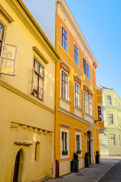 Vista Arquitectura Histórica Las Calles Plazas Sopron Hungría Día Soleado —  Fotos de Stock