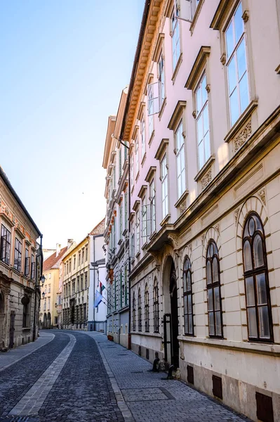 Vista Arquitectura Histórica Las Calles Plazas Sopron Hungría Día Soleado —  Fotos de Stock