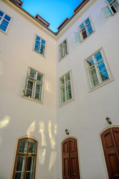 Vista Arquitectura Histórica Las Calles Plazas Sopron Hungría Día Soleado —  Fotos de Stock