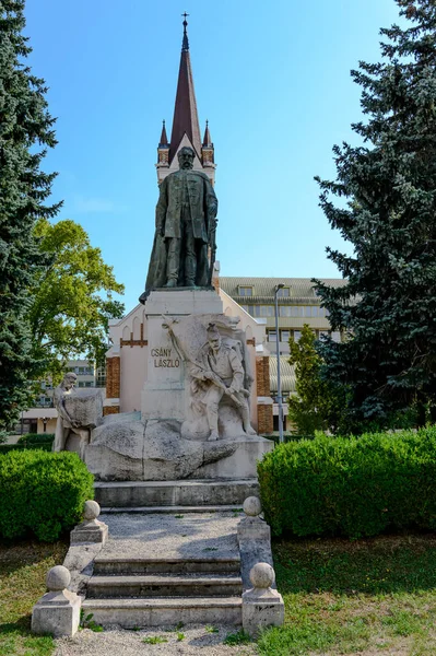 Estatua Csany Laszlo Frente Iglesia Evangélica Zalaegerszeg — Foto de Stock