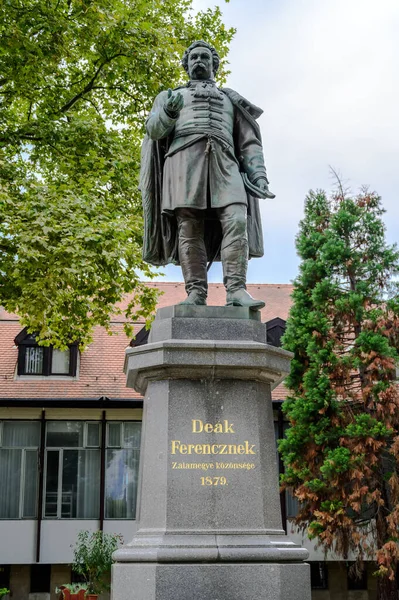 Statue Deak Ferenc Devant Bibliothèque Comté Deak Ferenc Zalaegerszeg Hongrie — Photo