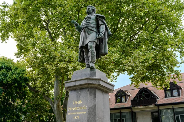 Estátua Deak Ferenc Frente Biblioteca Condado Deak Ferenc Zalaegerszeg Hungria — Fotografia de Stock