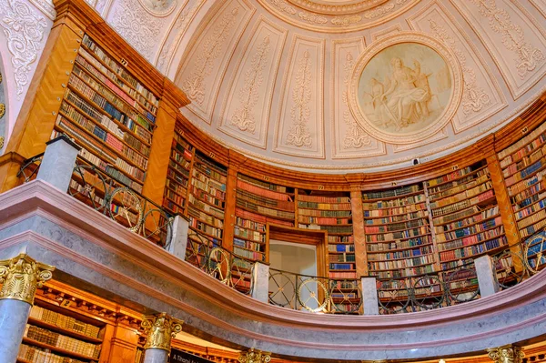 PANNONHALMA, HUNGARY - 13 Ağustos 2021: Pannonhalma Benedictine Manastırı, Macaristan