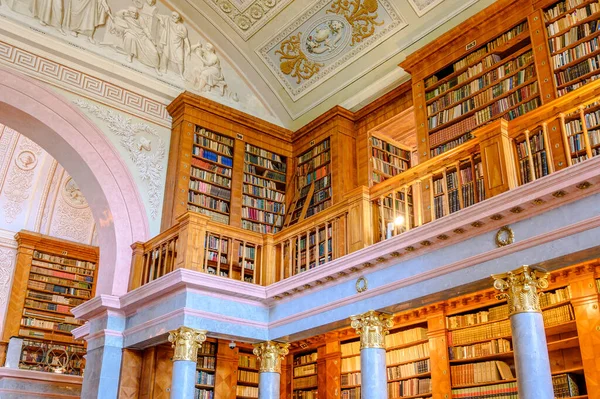 PANNONHALMA, HUNGARY - 13 Ağustos 2021: Pannonhalma Benedictine Manastırı, Macaristan