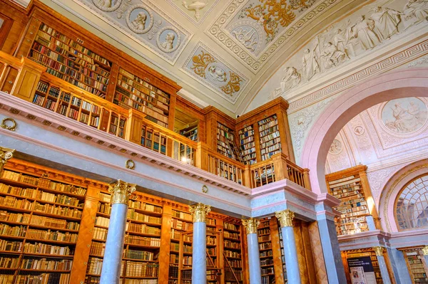 PANNONHALMA, HUNGARY - 13 Ağustos 2021: Pannonhalma Benedictine Manastırı, Macaristan