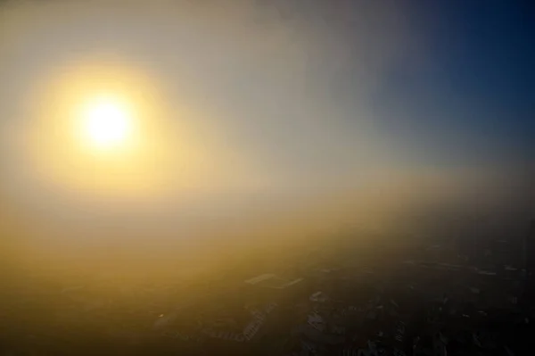 Widok Miasto Lublana Zamku Podczas Wietrznej Mgły Słonecznej Zimie Górami — Zdjęcie stockowe