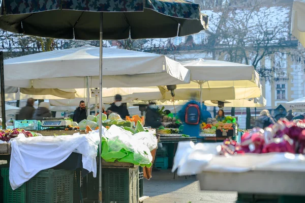 Ljubljana Słowenia Styczeń 2022 Widok Targ Plecnik Lublana Gdzie Ludzie — Zdjęcie stockowe