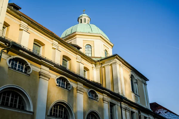 Slovenya 'nın Ljubljana katedrali güneşli bir günde