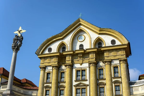 Церковь Святой Троицы Урсулы Площади Конгресса Любляне Словения — стоковое фото