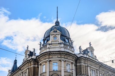 Slovenya 'nın Ljubljana kentindeki postane binası güneşli bir günde.