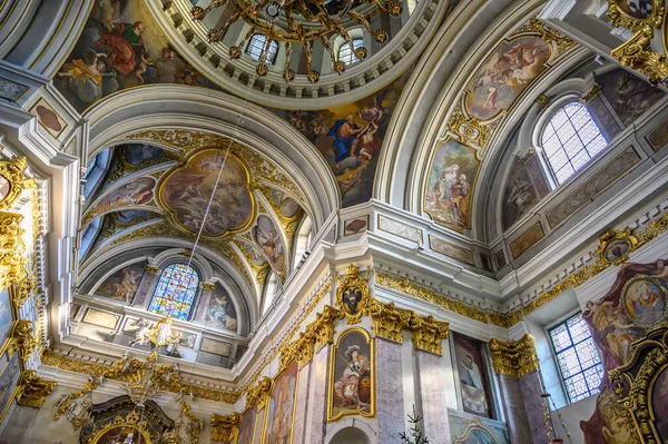 LJUBLJANA, SLOVENIA - 15 Şubat 2022: Ljubljana, Slovenya Saint Nicholas Katedrali