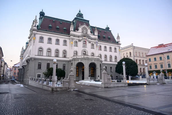 Ljubljana Slovenia 2022年2月15日 コングレススクエアのリュブリャナ大学スロベニア中央部の建物 — ストック写真