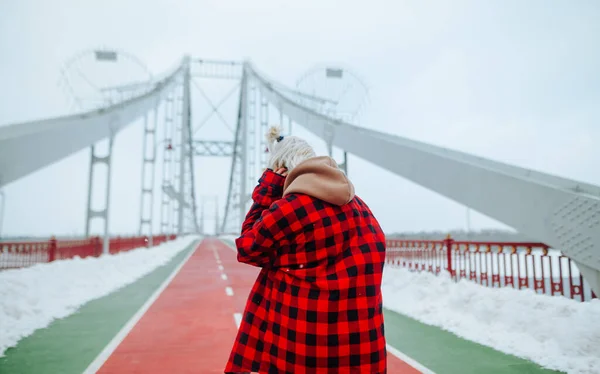 Zurück Von Einer Stylischen Blonden Frau Die Winter Bei Kaltem — Stockfoto