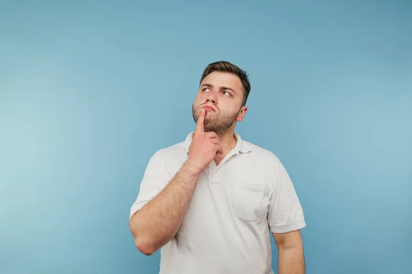 Retrato Hombre Adulto Con Una Barba Una Camiseta Blanca Sobre — Foto de Stock