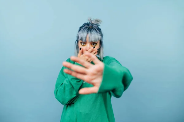 Shocked Scared Girl Casual Clothes Stands Blue Background Shows His — Stock Photo, Image