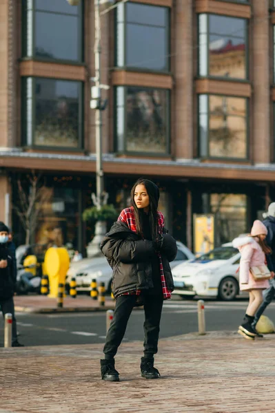 Straßenfotos Von Stilvollen Frauen Lässiger Kleidung Auf Den Straßen Der — Stockfoto
