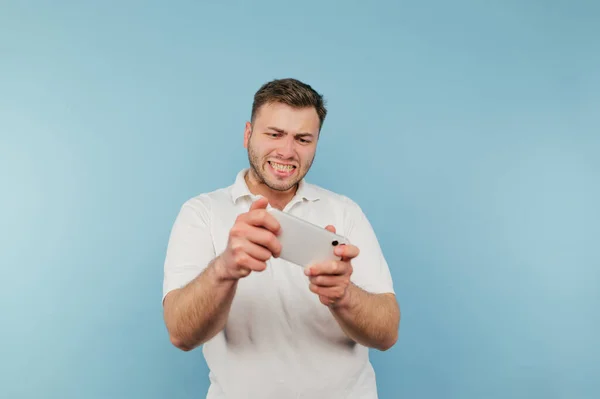 Adult Man Bristles White Shirt Playing Online Games His Smartphone — Stock Photo, Image