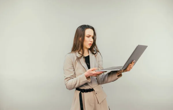 Beautiful Woman Jacket Laptop Hands Stands Beige Background Works Vertical — Stockfoto