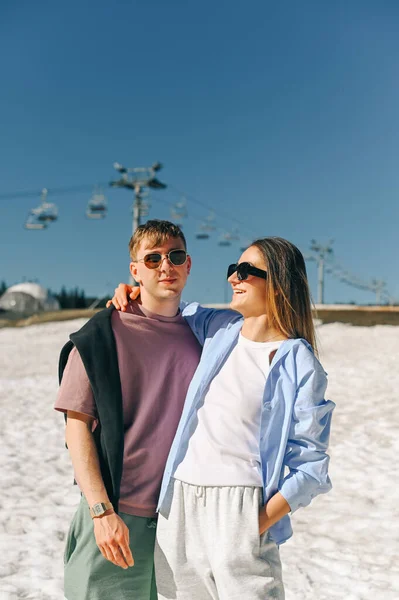 Beautiful Stylish Couple Standing Snow Spring While Walking Mountain Resort — 스톡 사진