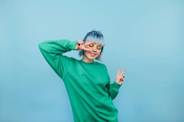 Positive Woman Green Sweatshirt Colored Hair Dances Blue Background Smile — ストック写真