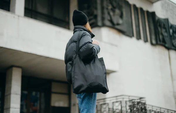 Stylish Woman Winter Jacket Hat Walks Street Shopper Bag His — Foto Stock
