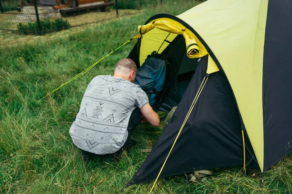 Male Tourist Sets Tent Mountains Hike Active Rest Mountains — Fotografia de Stock