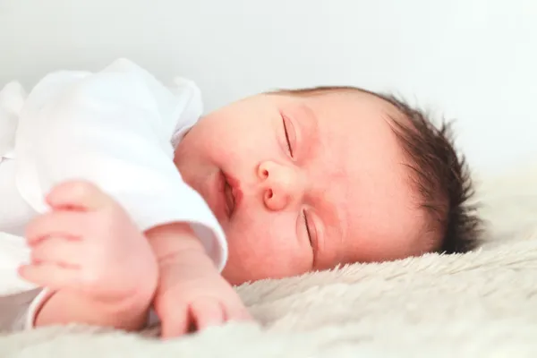 Újszülött csecsemő alszik Stock Fotó