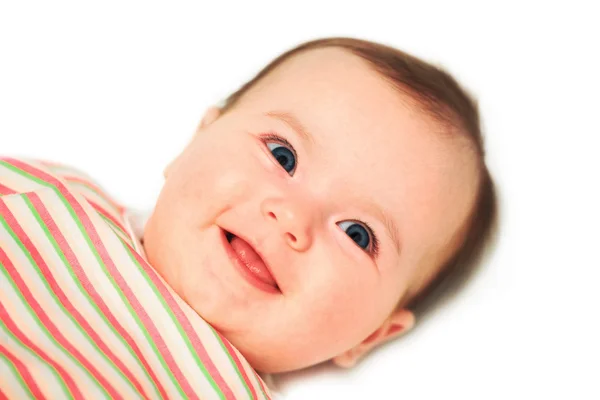 Schön lächelndes Baby mit offenen blauen Augen aus nächster Nähe Stockfoto