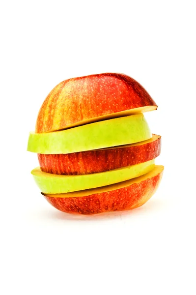 Разрезанное красное и зеленое яблоко — стоковое фото