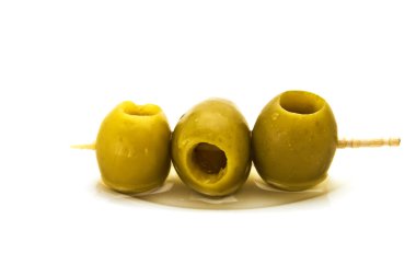 bir kürdan üzerinde üç zeytin