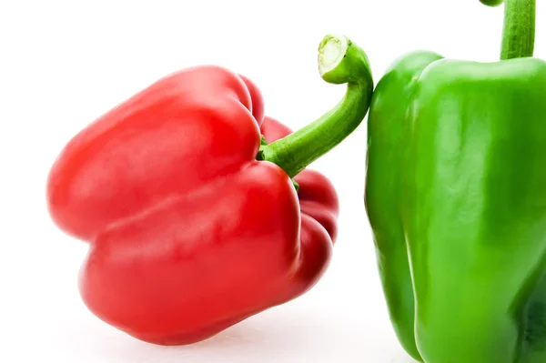 Спелый красный и зеленый перец — стоковое фото