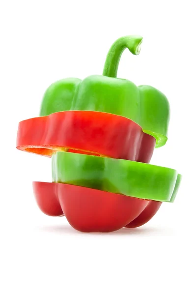 De gesneden rode en groene peper — Stockfoto