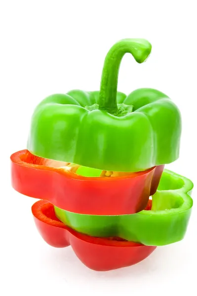 De gesneden rode en groene peper — Stockfoto